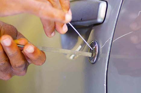 Choose a Certified and Qualified Car Locksmith